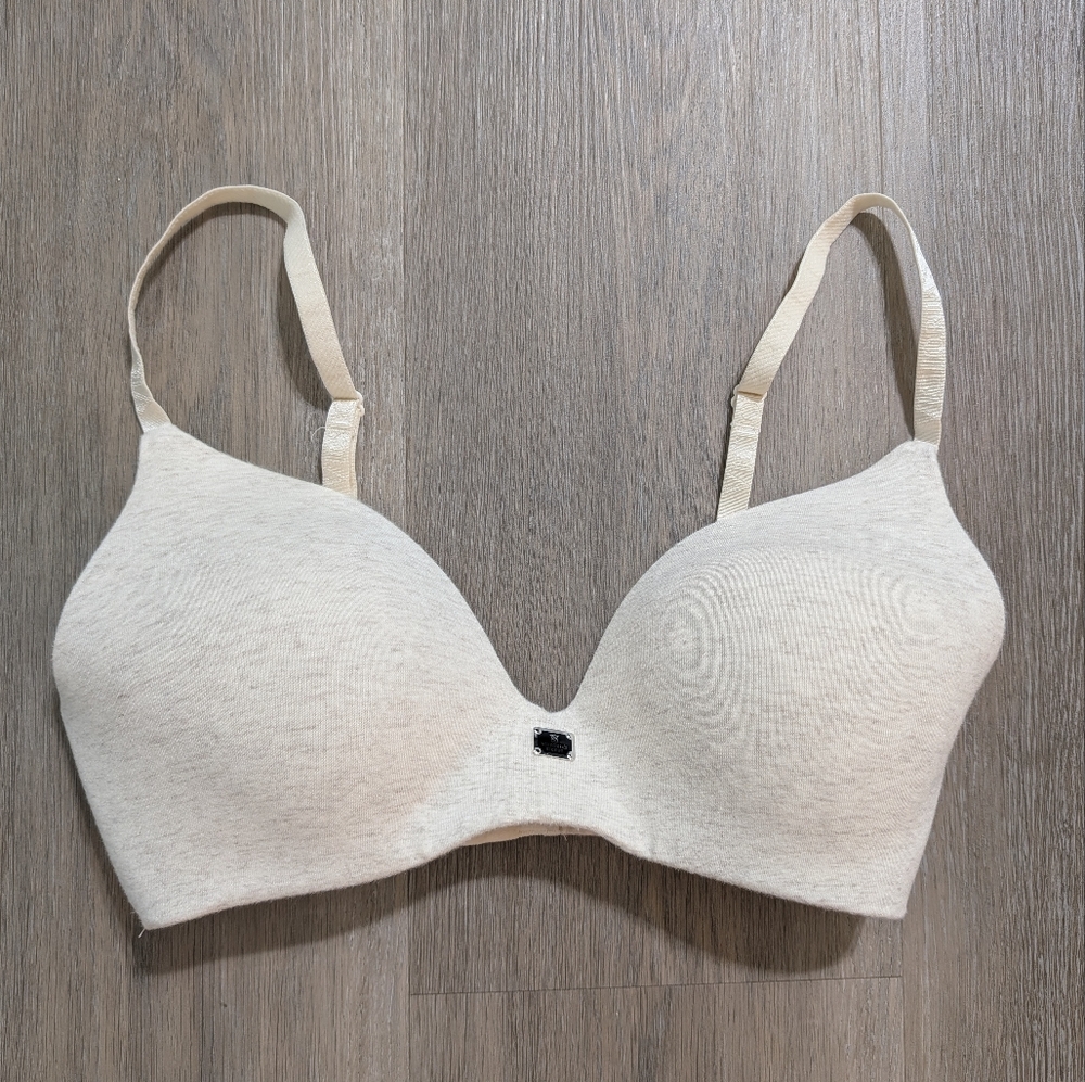 Victoria's Secret Wireless Cream Bra - 32D - Preloved